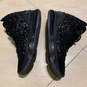 Nike lebron 17 size 9(2019)